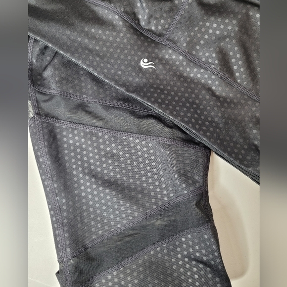 ID Ideology Gray Polka Dot Mesh Cropped Leggings - Women's XL - Picture 5 of 6